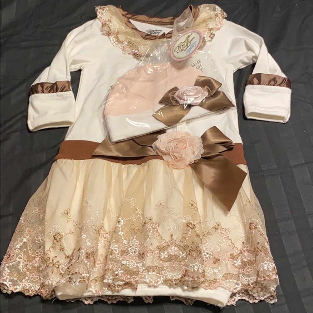 0/3m NWT Stephan baby gown with hat